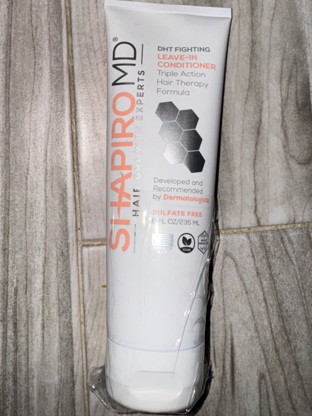 Shapiro MD DHT Fighting Leave-In Conditioner - White with Coral Accents